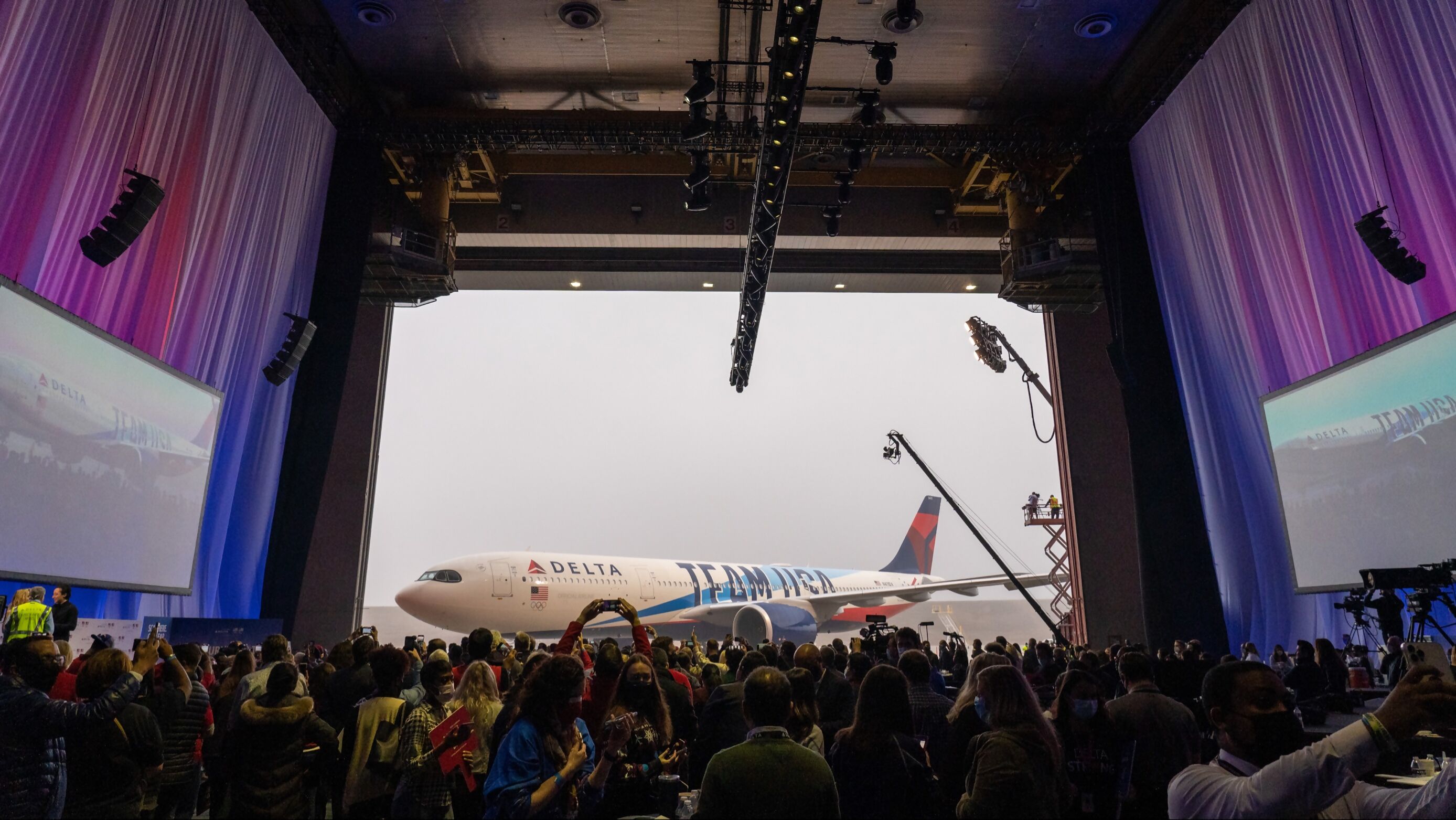 Delta unveils custom aircraft livery to celebrate 8-year commitment as official airline of Team USA